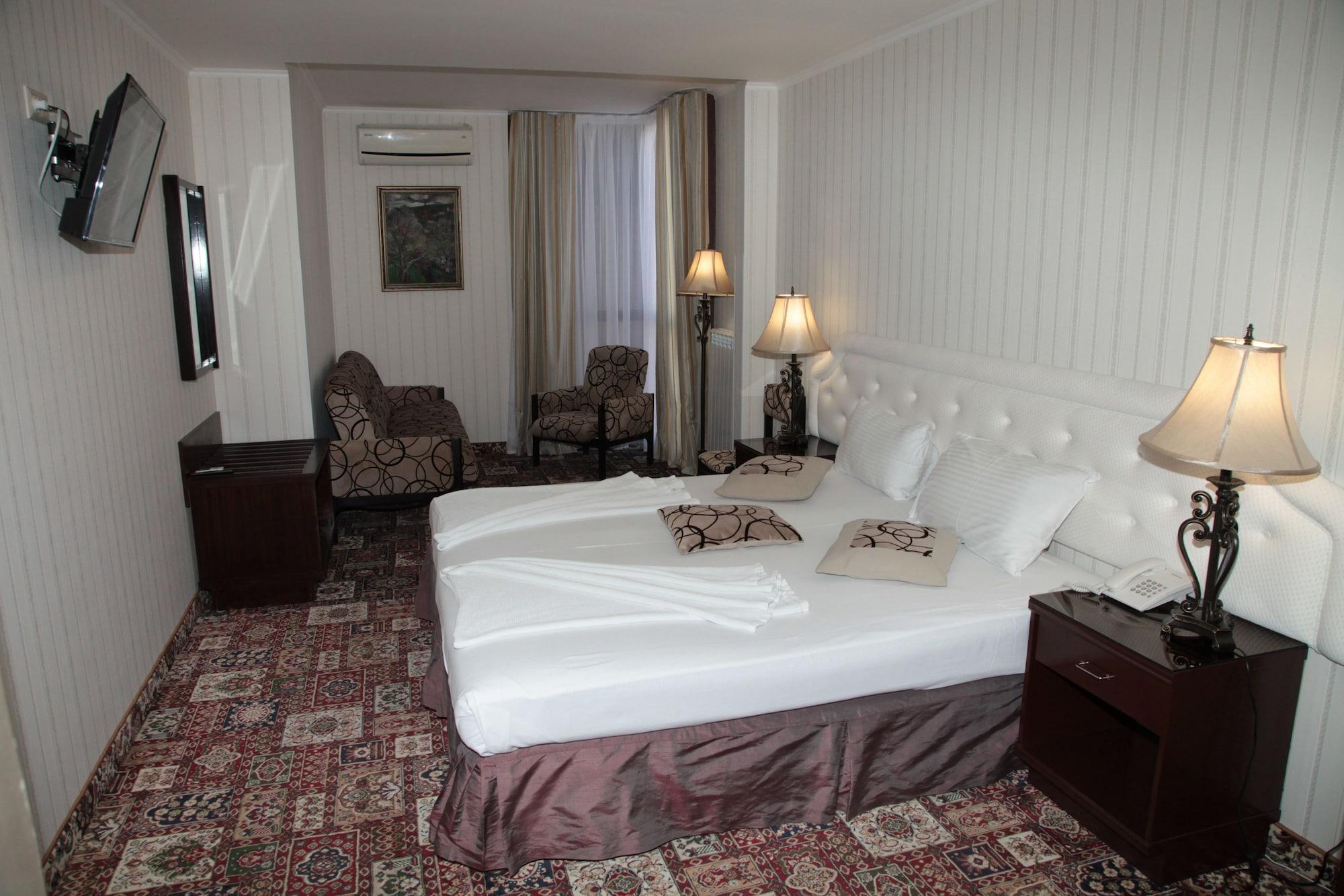 Shirak Hotel Jerevan Buitenkant foto