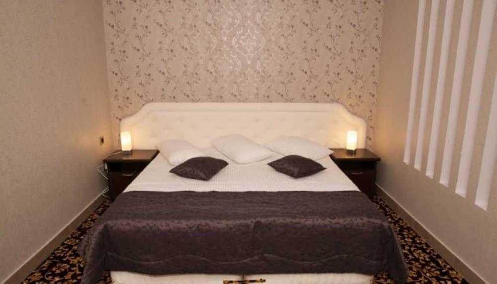 Shirak Hotel Jerevan Buitenkant foto