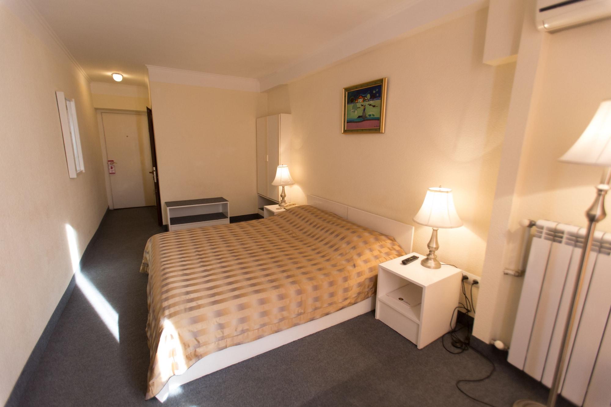 Shirak Hotel Jerevan Buitenkant foto