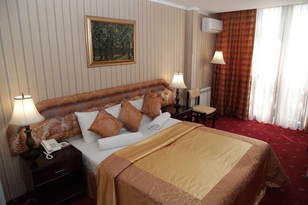 Shirak Hotel Jerevan Buitenkant foto
