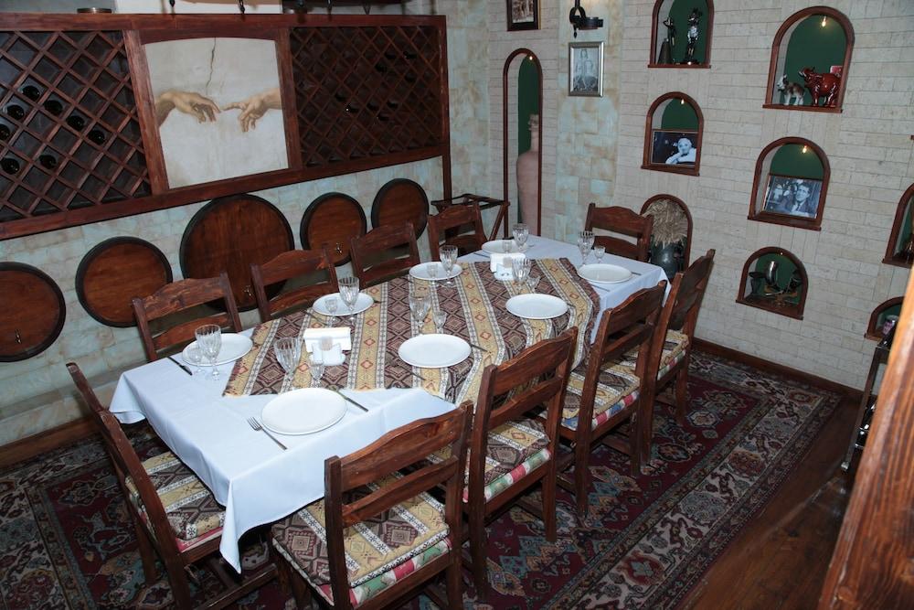 Shirak Hotel Jerevan Buitenkant foto