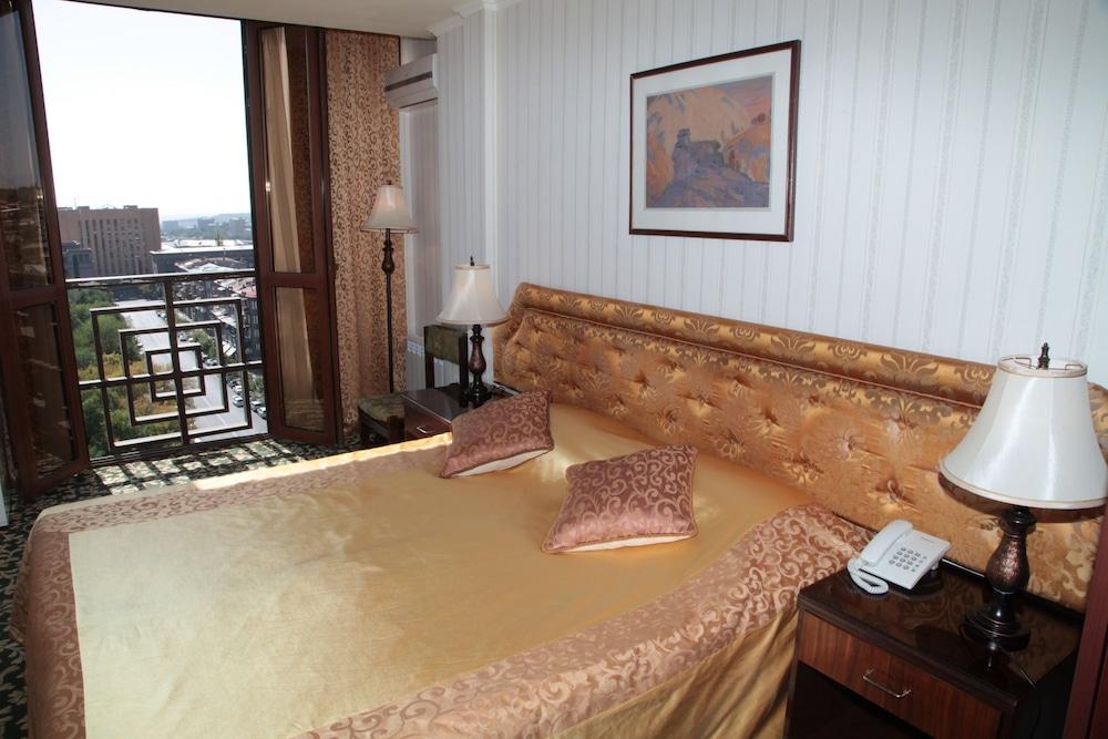 Shirak Hotel Jerevan Buitenkant foto
