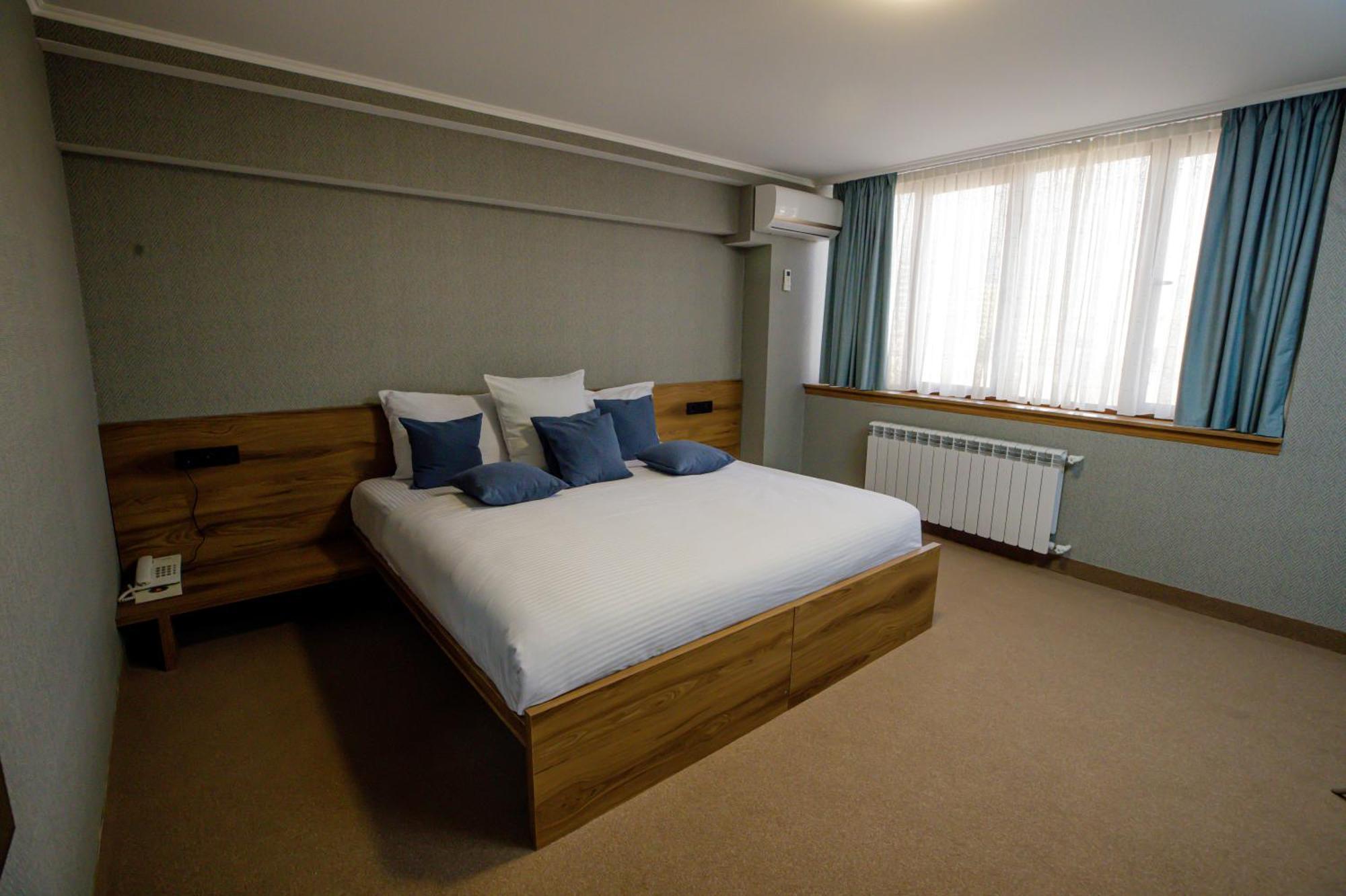 Shirak Hotel Jerevan Buitenkant foto