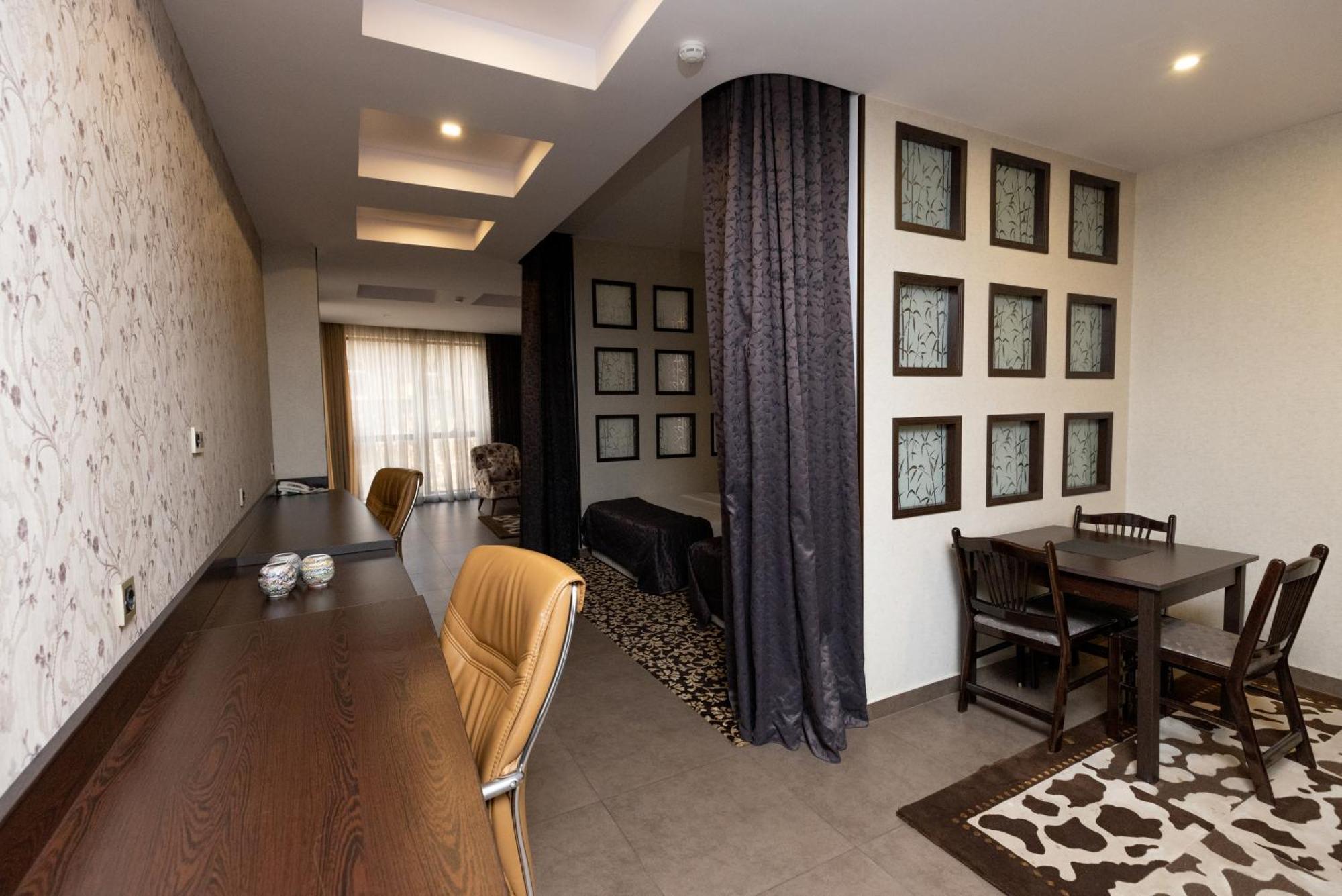 Shirak Hotel Jerevan Buitenkant foto