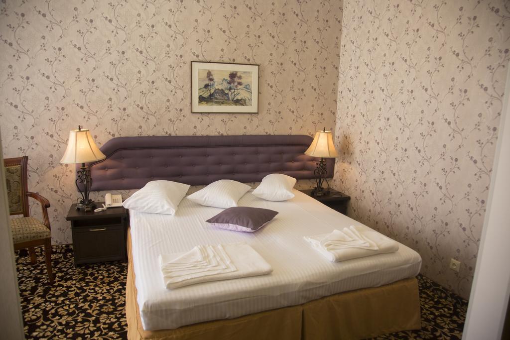 Shirak Hotel Jerevan Buitenkant foto