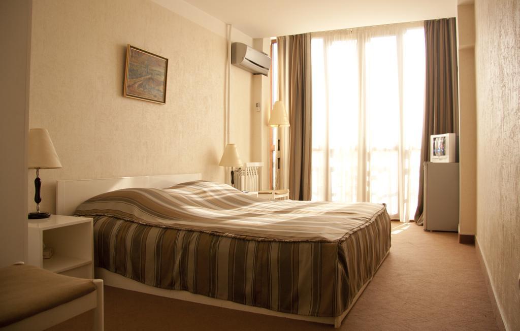 Shirak Hotel Jerevan Buitenkant foto