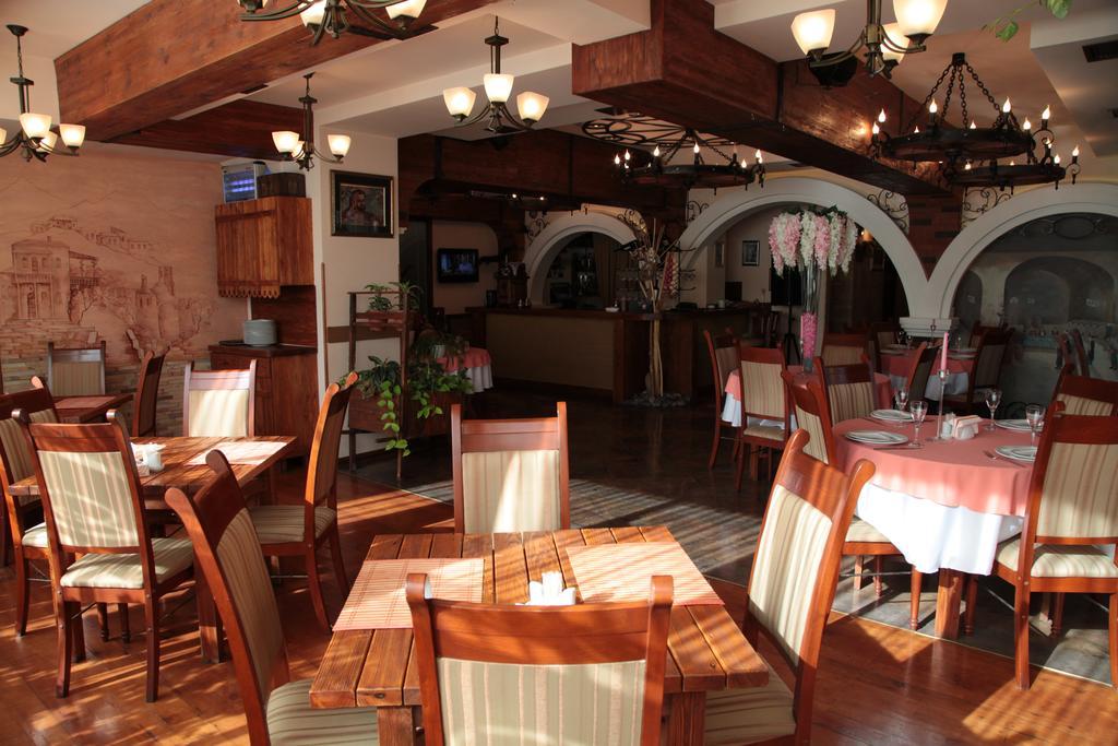 Shirak Hotel Jerevan Buitenkant foto