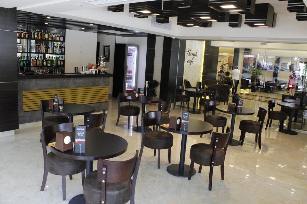 Shirak Hotel Jerevan Buitenkant foto