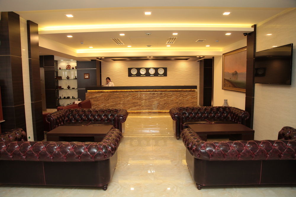 Shirak Hotel Jerevan Buitenkant foto