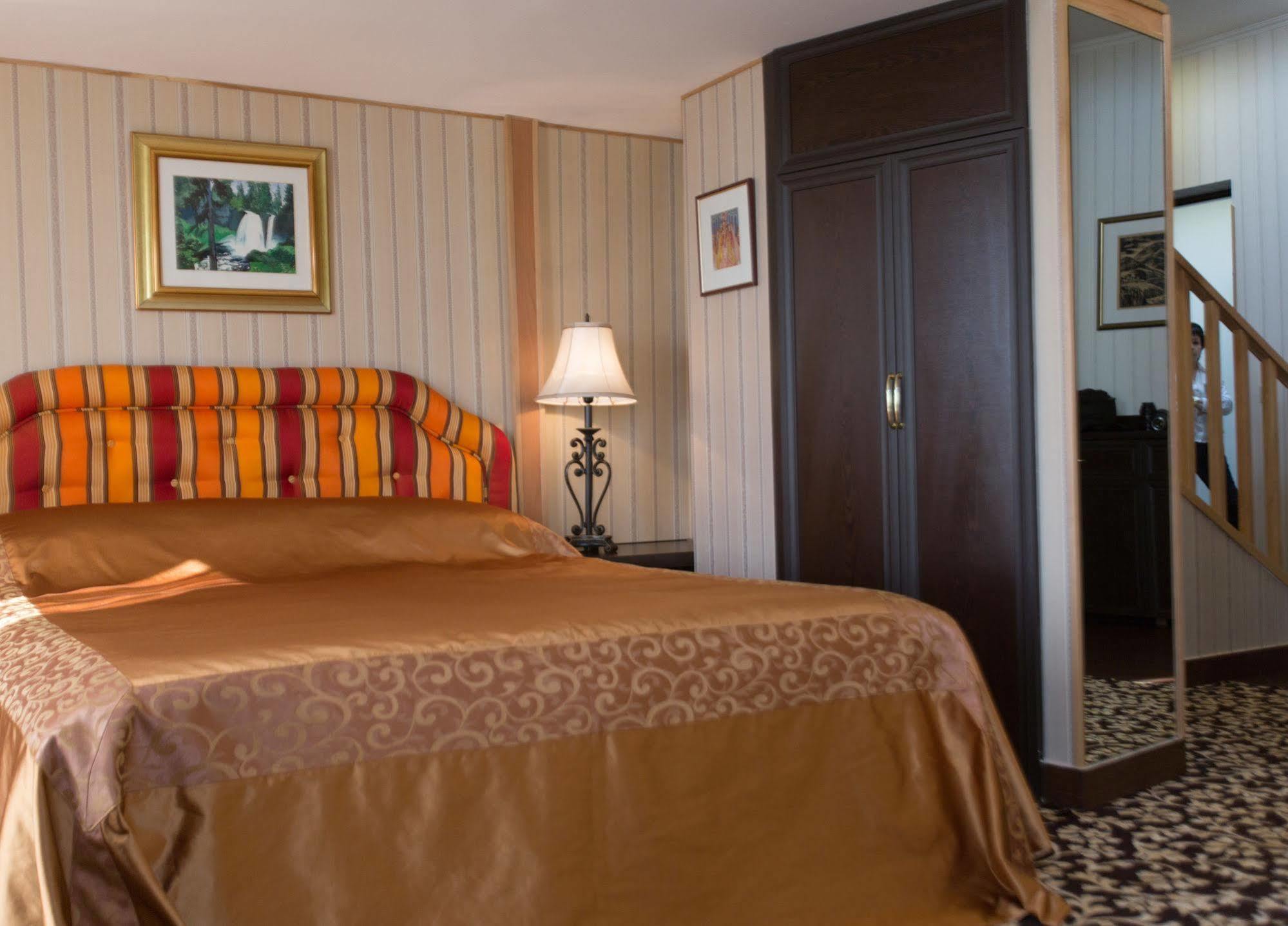 Shirak Hotel Jerevan Buitenkant foto