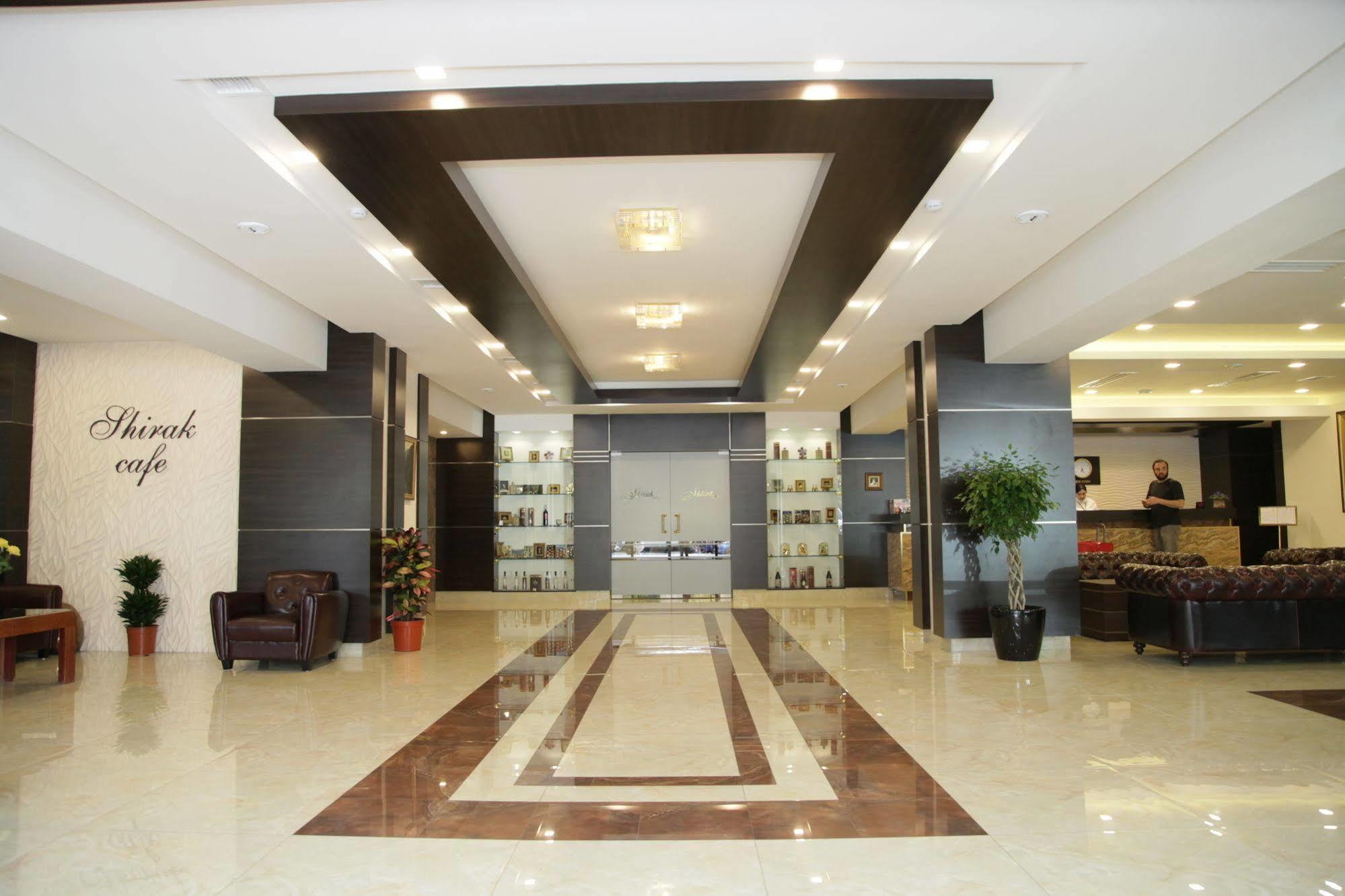 Shirak Hotel Jerevan Buitenkant foto