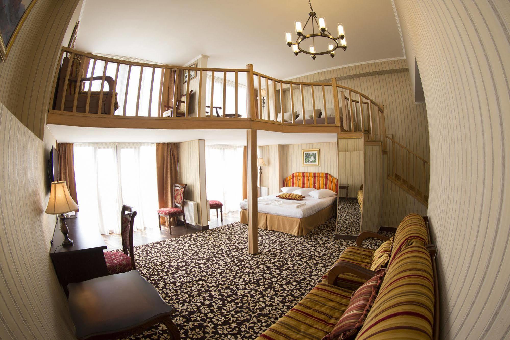 Shirak Hotel Jerevan Buitenkant foto